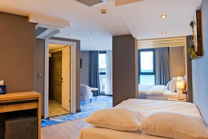 Room 3 of 80