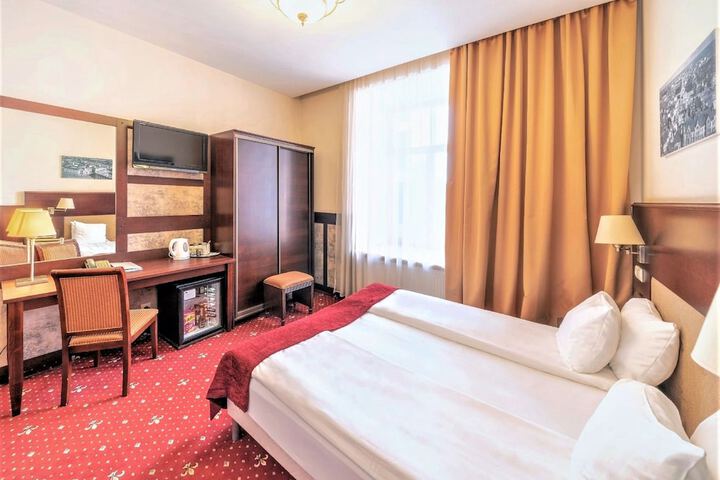 Room 22 of 45