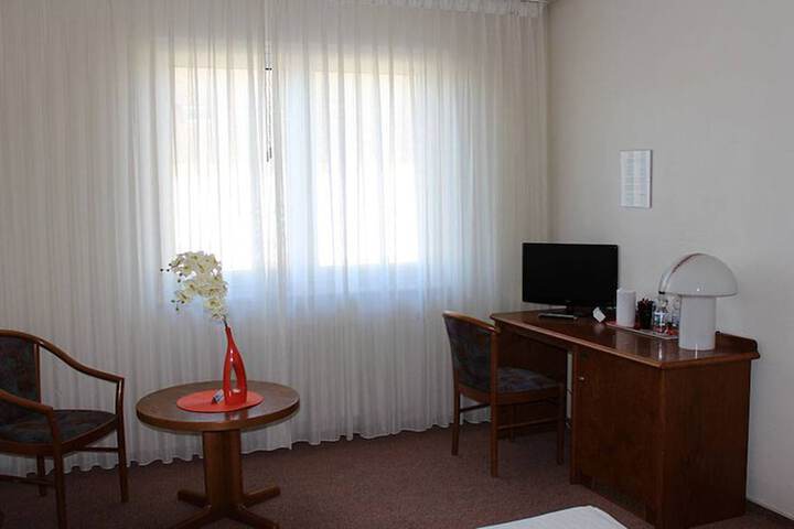 Room 8 of 21