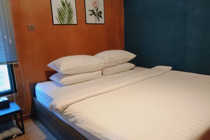 Room 18 of 161