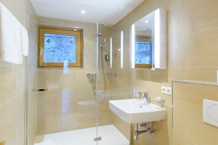 Room 8 of 25
