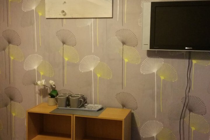 Room 8 of 18