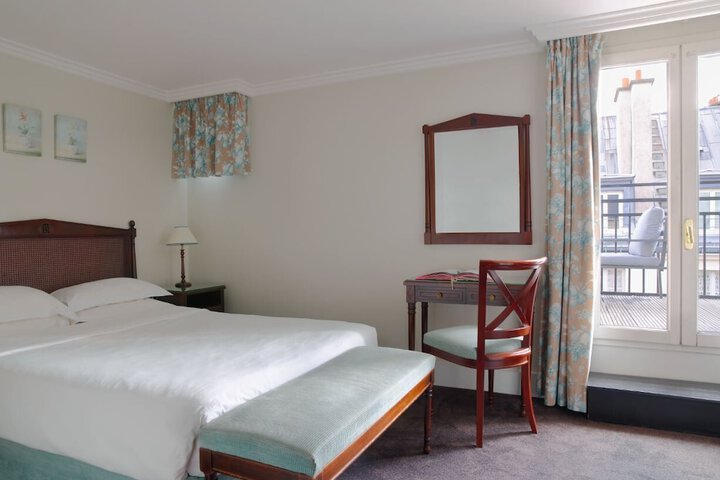 Room 17 of 34