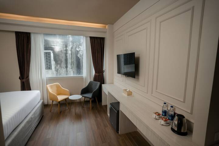 Room 5 of 63