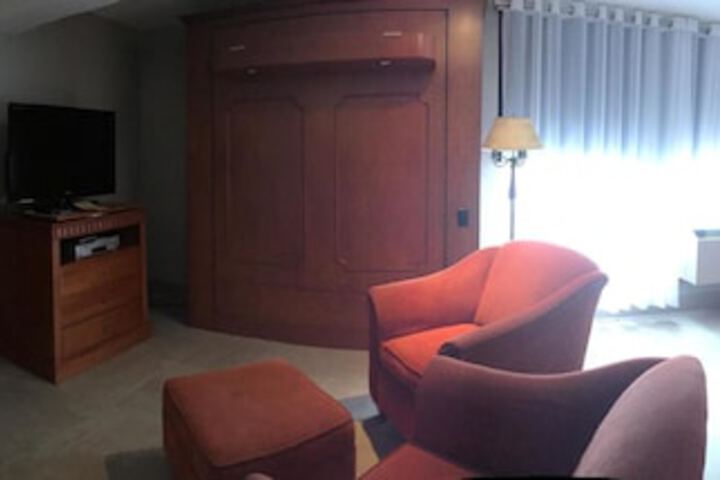 Room 32 of 61
