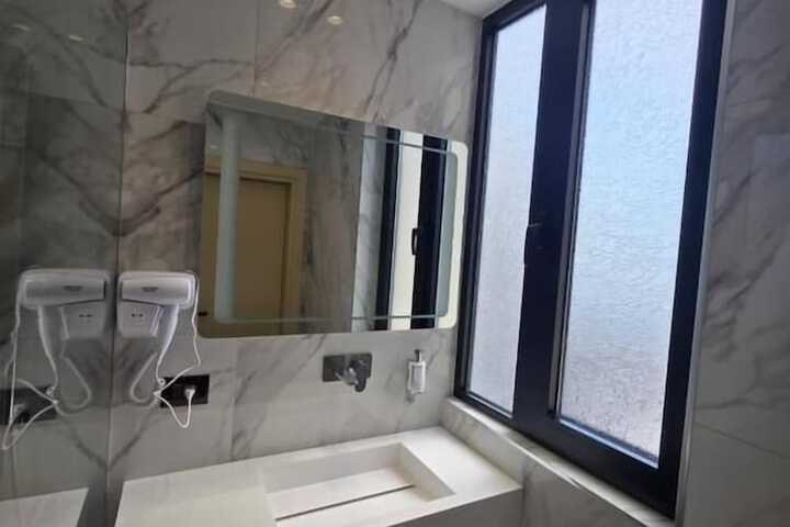 Room 70 of 104