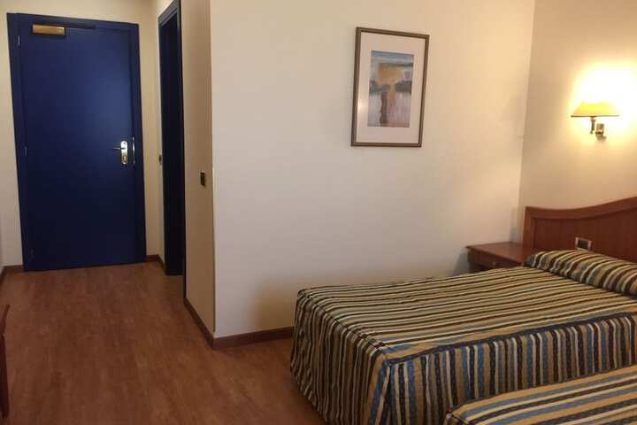Room 9 of 20