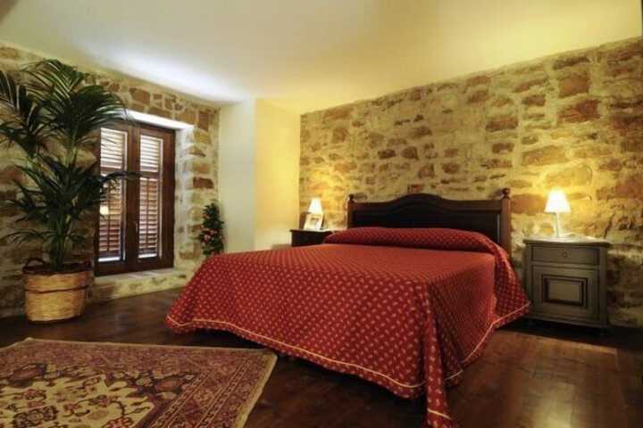 Room 5 of 38