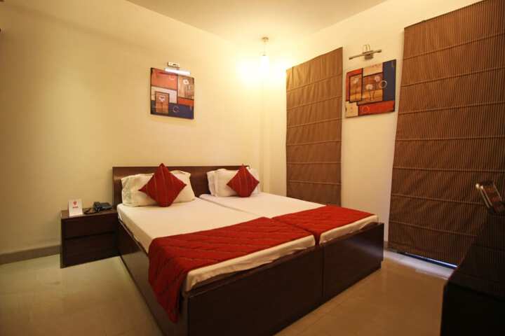 Room 8 of 16
