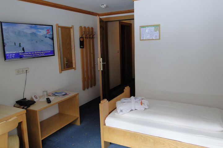 Room 10 of 112
