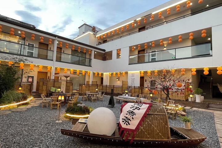 Hotel Exterior 95 of 118