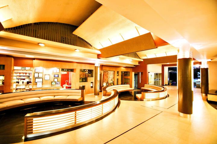 Hotel Interior 6 of 85