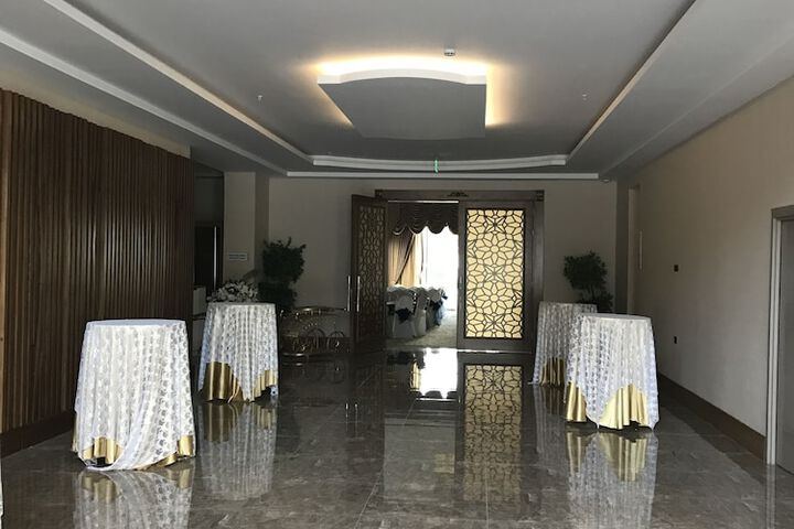 Ballroom/Hall 38 of 50