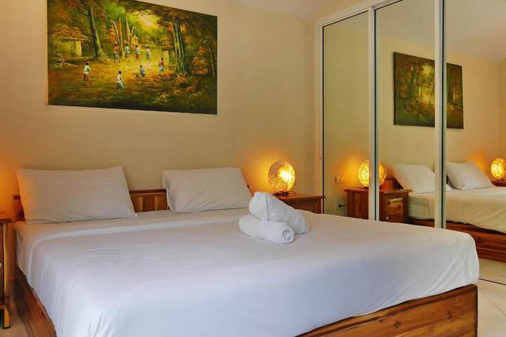 Room 4 of 33