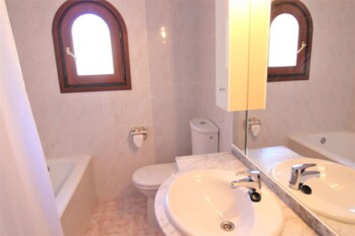 Room 4 of 75