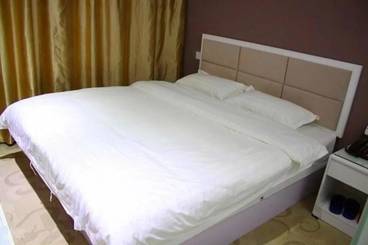 Room 7 of 8