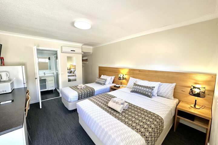 Room 2 of 18