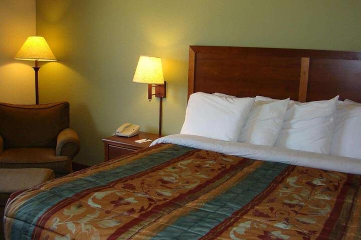 1 King Bed (2 of 43)