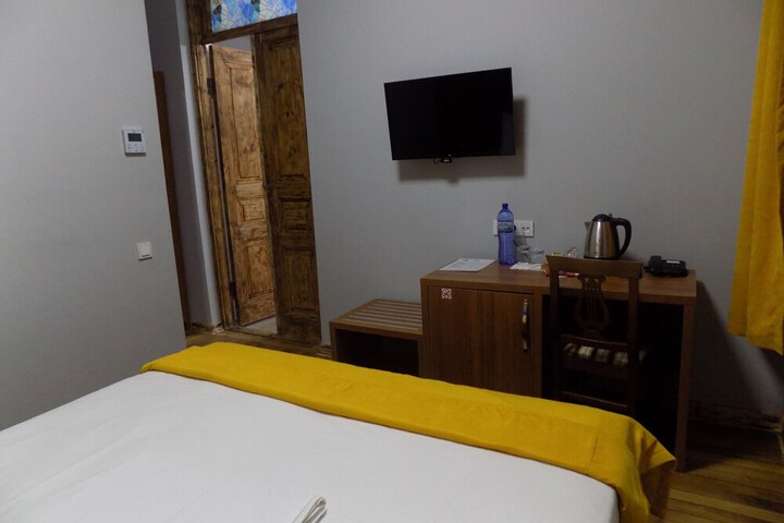 Room 25 of 37