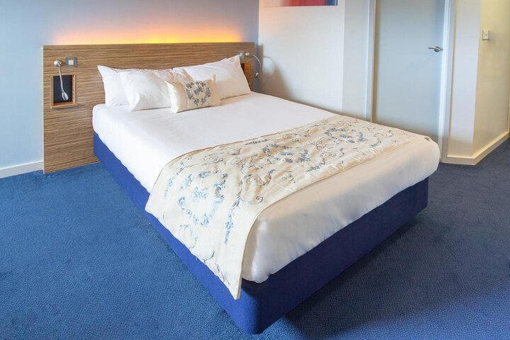 Room 16 of 34