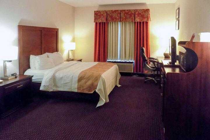 1 Queen Bed Accessible (1 of 9)