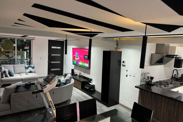 Room 8 of 11