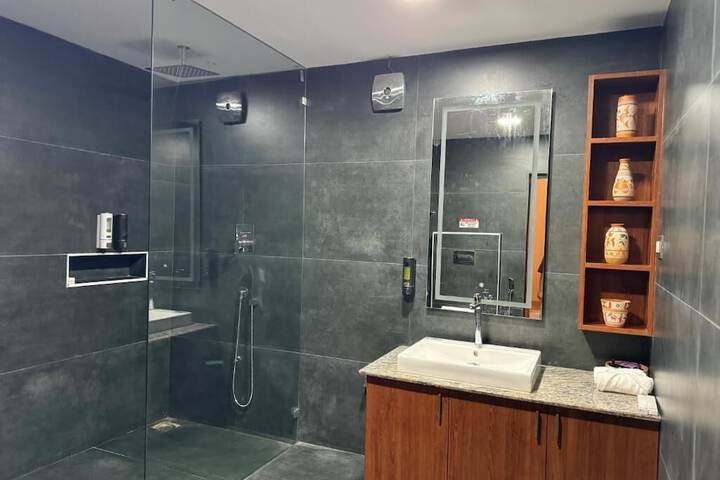 Room 7 of 30