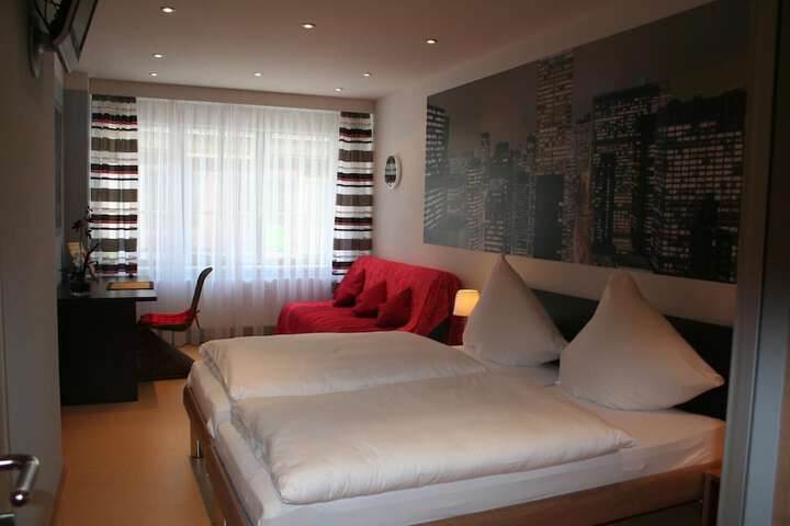 Room 11 of 37