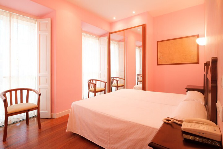 Room 11 of 27