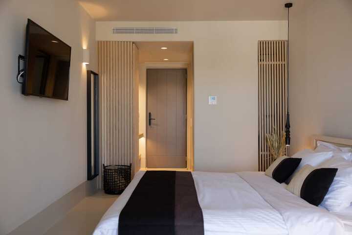 Room 8 of 37