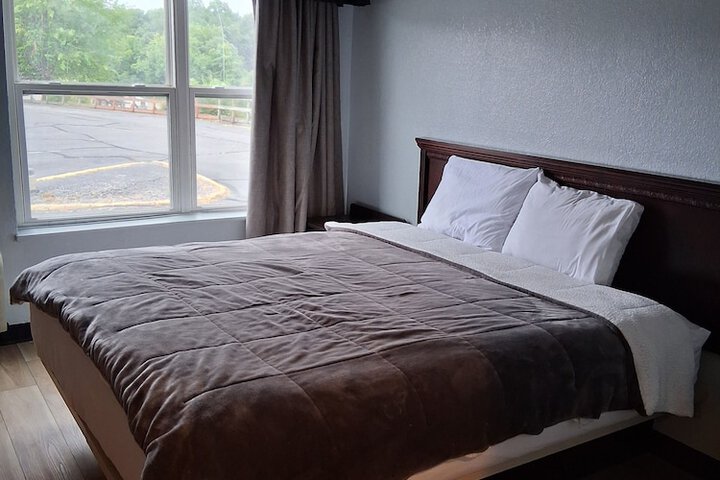 Room 4 of 18