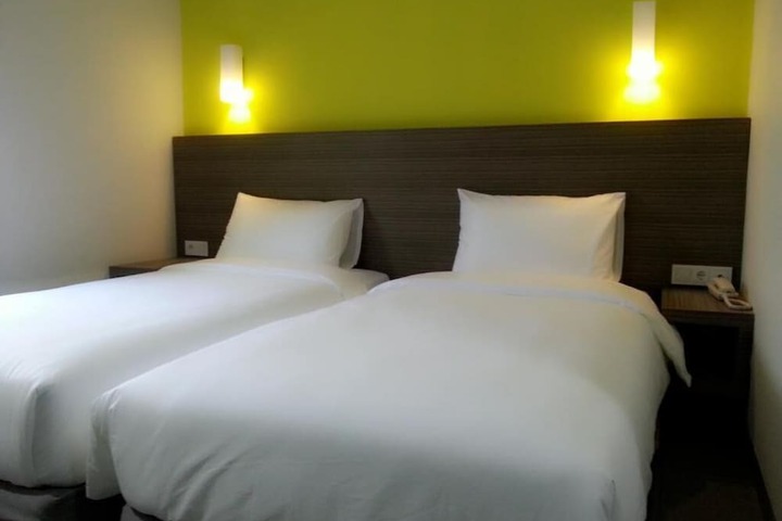 Room 9 of 49