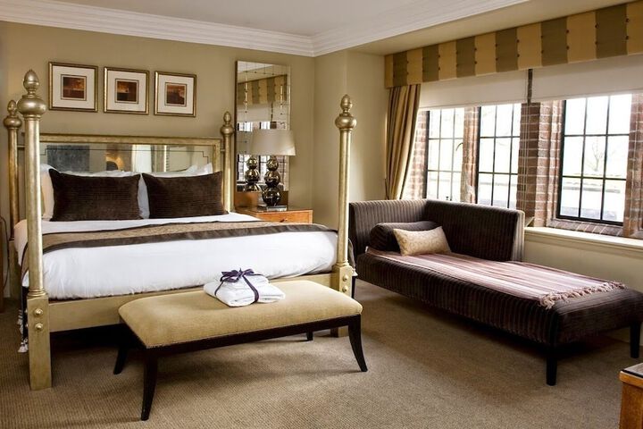 Room 4 of 74