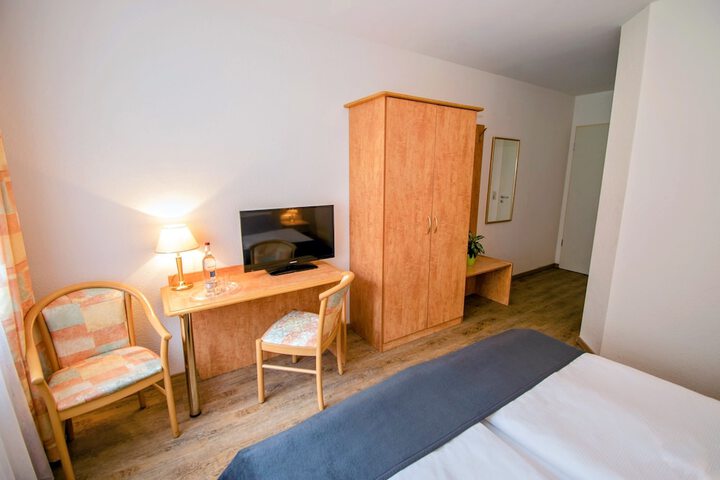 Room 3 of 35