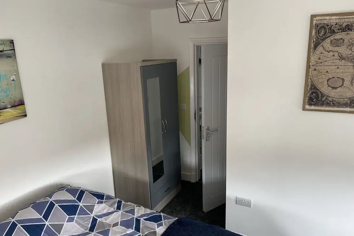 Room 2 of 2