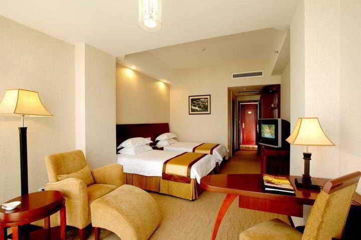 Room 10 of 12