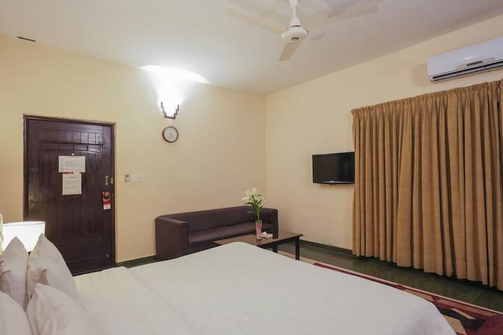 Room 12 of 37