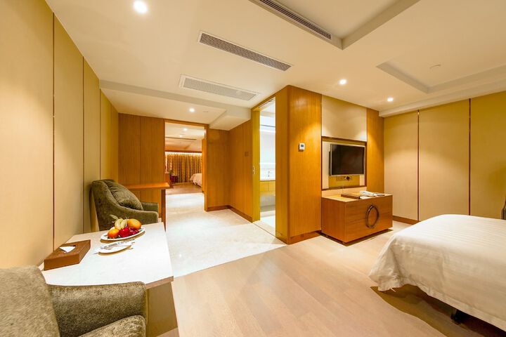 Room 9 of 36