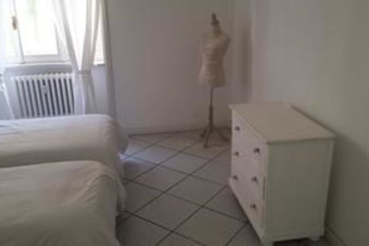 Room 8 of 16