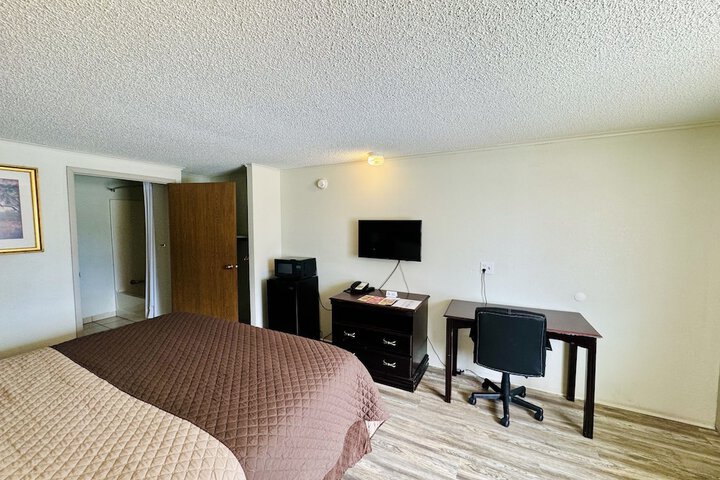 1 King Bed (17 of 22)