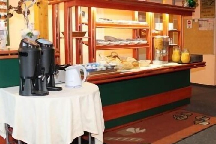 Breakfast/Coffee Service 24 of 32