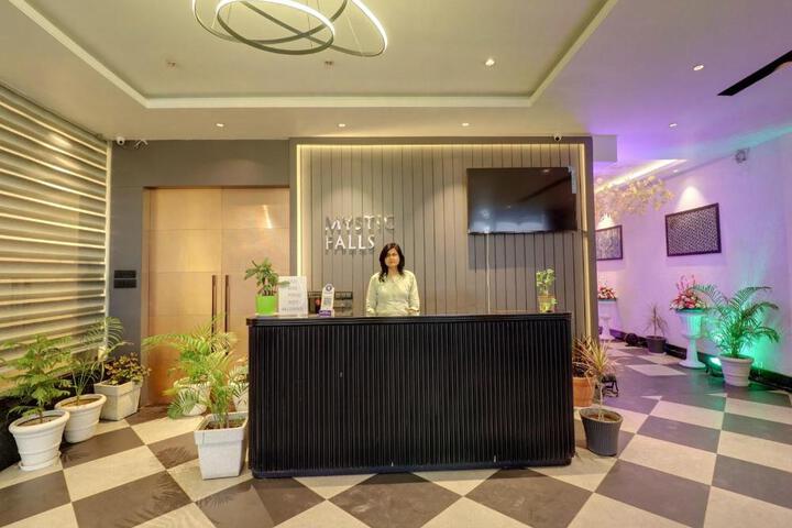 Hotel Mystic Falls