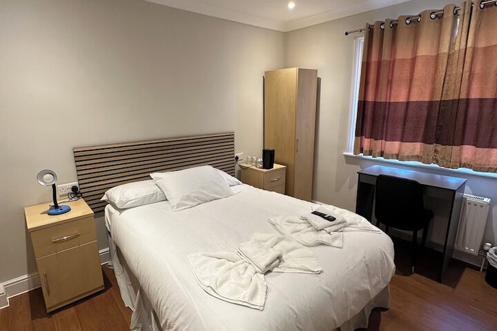 Room 17 of 38