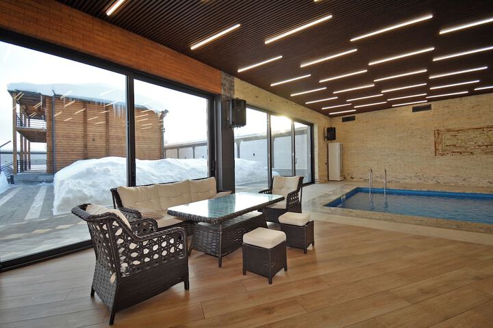 Pool 60 of 76