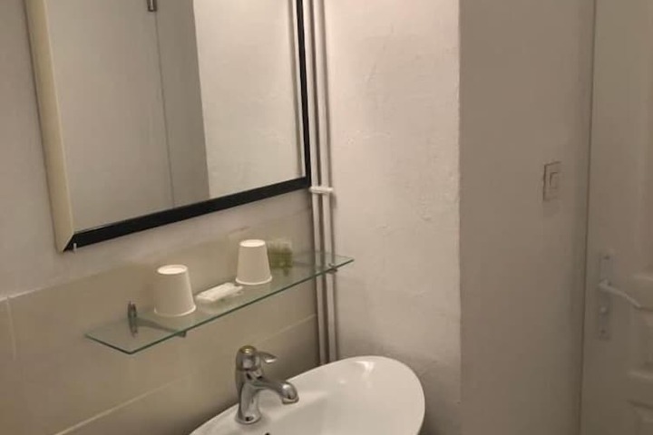 Room 11 of 19