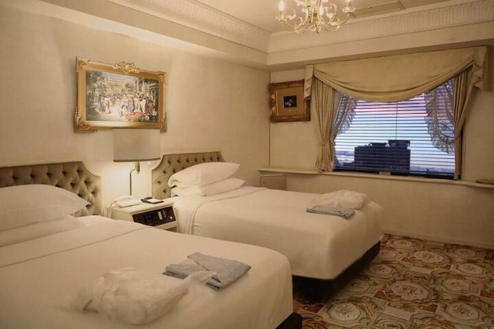 Room 10 of 44