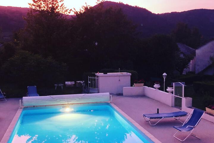 Pool 33 of 63