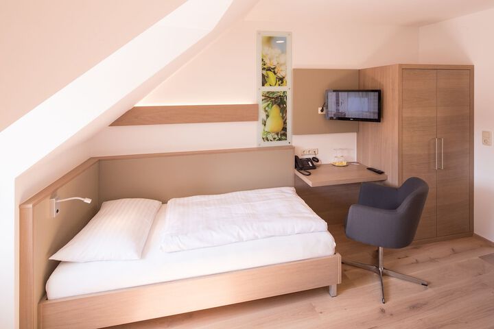 Room 4 of 38