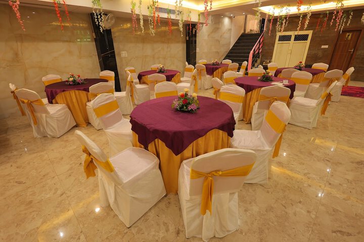 Ballroom/Hall 42 of 52