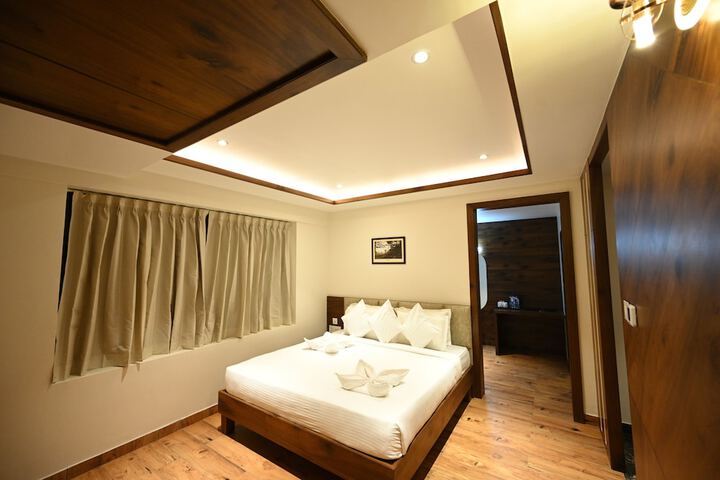 Room 6 of 27